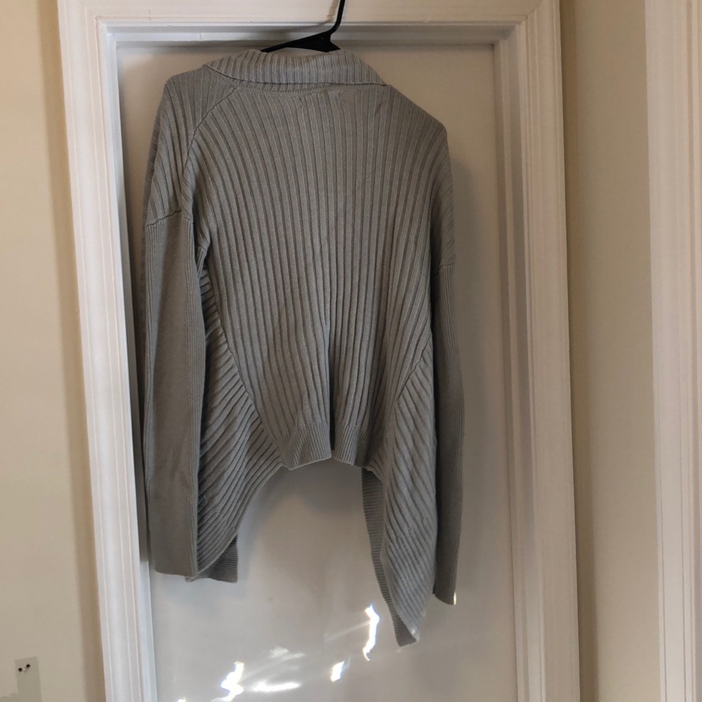 Banana Republic Grey Cardigan - Picture 3 of 3